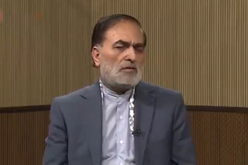 توئیت معاون سیاسی صداوسیما: سپاه با پدافند بومی هواگردهای آمریکا را شکار و غنیمت گرفت