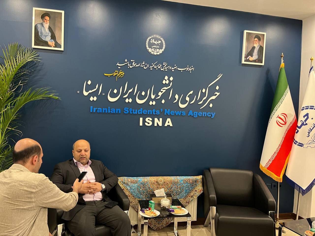 بازدید سرزده معاون رسانهای وزیر ارشاد از ایسنا