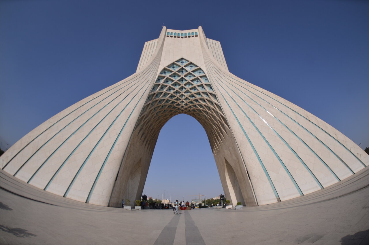 معاون هنری وزیر فرهنگ: زندگی جاری است و ایران ماندگار