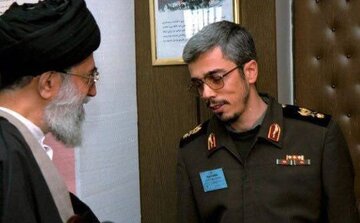 عکس/ سرلشکر باقری در کنار رحیم‌صفوی و عزیز جعفری در اتاق فرماندهی جنگ