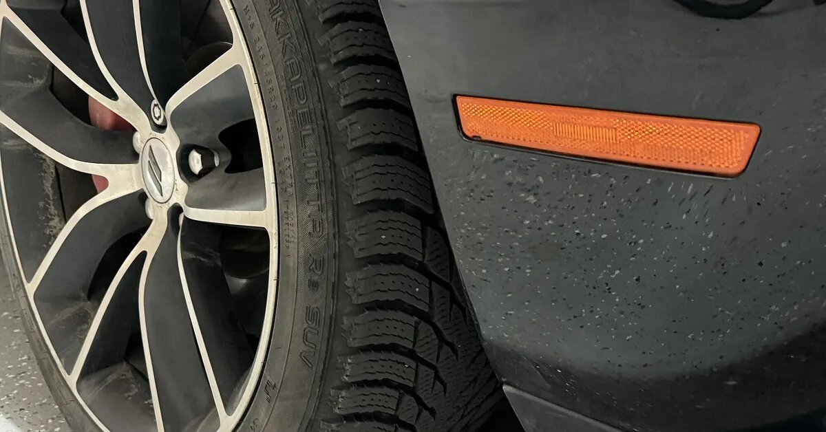 چرا خودروهای آمریکایی دارای چراغهای شبرنگ روی گلگیر هستند؟