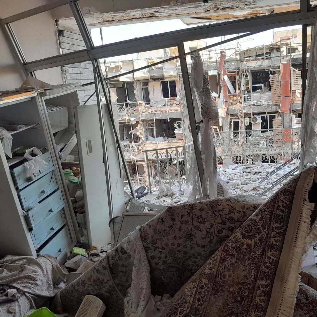 دفتر کار زندهیاد «اکبر رادی» در جنگ تخریب شد + عکس