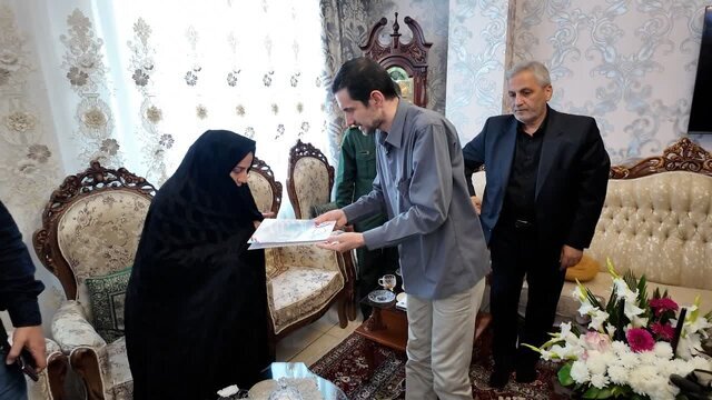 دیدار یوسف پزشکیان با خانواده شهدای حمله اسرائیل در تبریز+ تصاویر