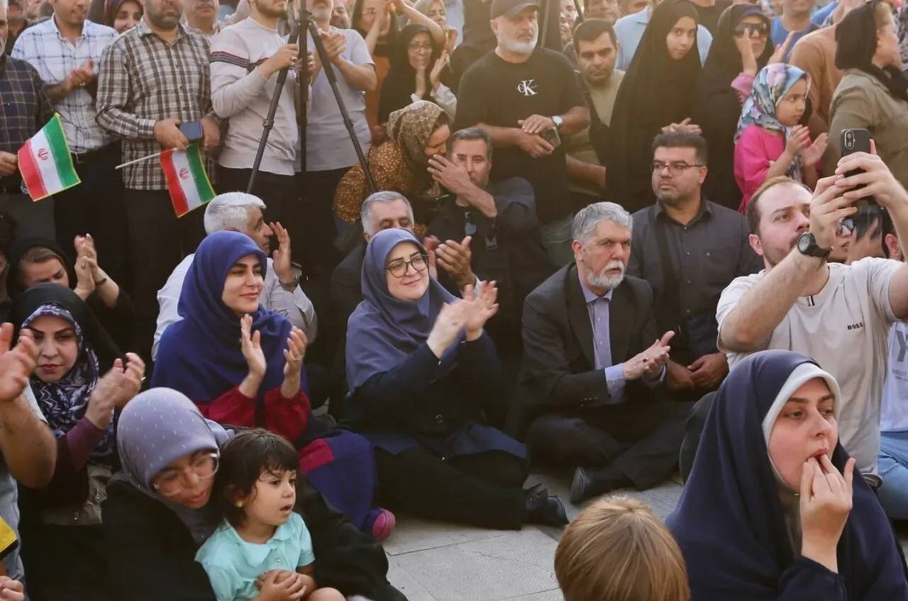 حضور مهاجرانی در ارکستر سمفونیک تهران/ وزیر ارشاد هم بود