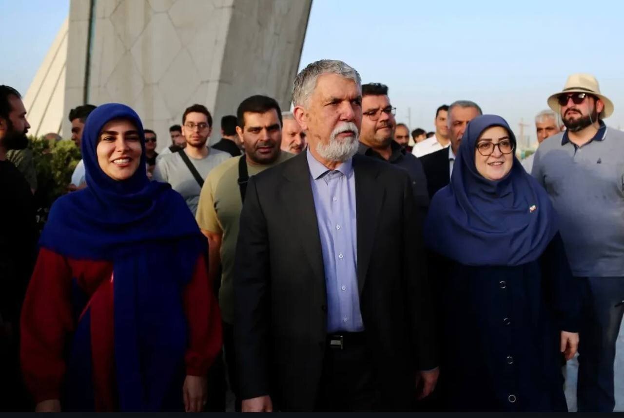 حضور مهاجرانی در ارکستر سمفونیک تهران/ وزیر ارشاد هم بود