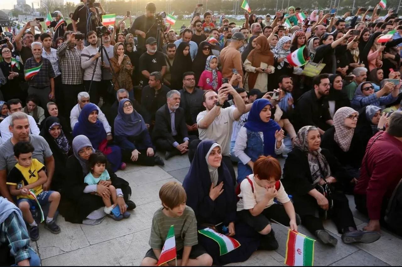 حضور مهاجرانی در ارکستر سمفونیک تهران/ وزیر ارشاد هم بود