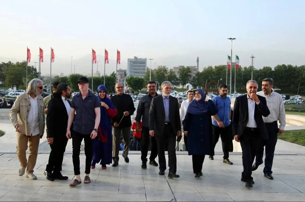 حضور مهاجرانی در ارکستر سمفونیک تهران/ وزیر ارشاد هم بود