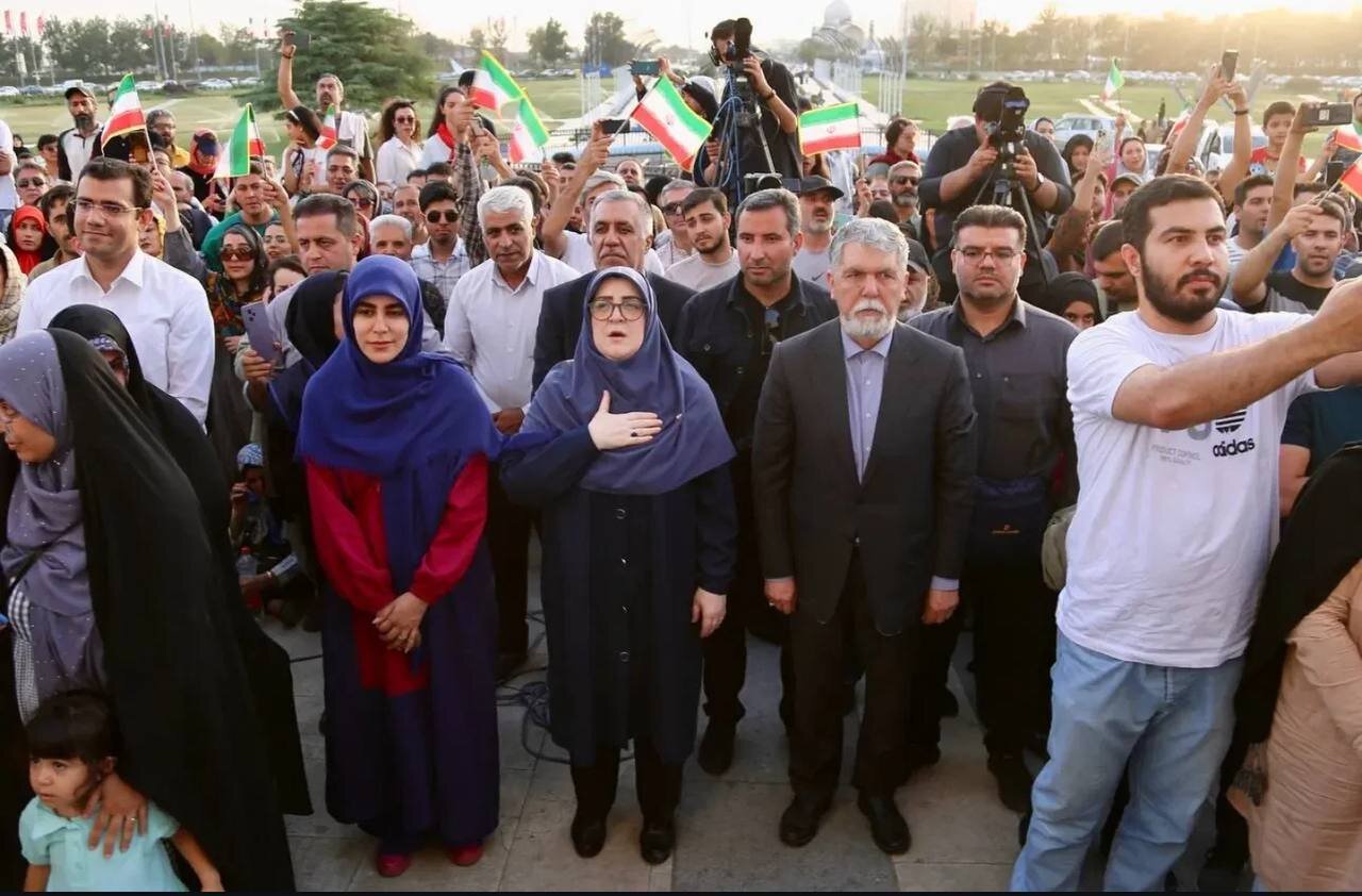 حضور مهاجرانی در ارکستر سمفونیک تهران/ وزیر ارشاد هم بود