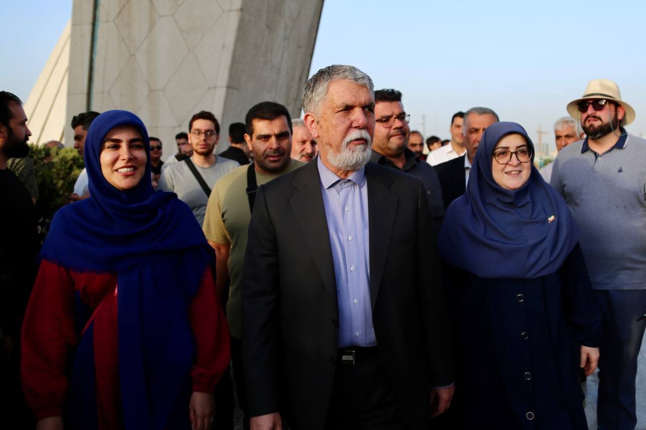 نواختن ارکستر سمفونیک در میدان آزادی با حضور وزیر برای وطن 2