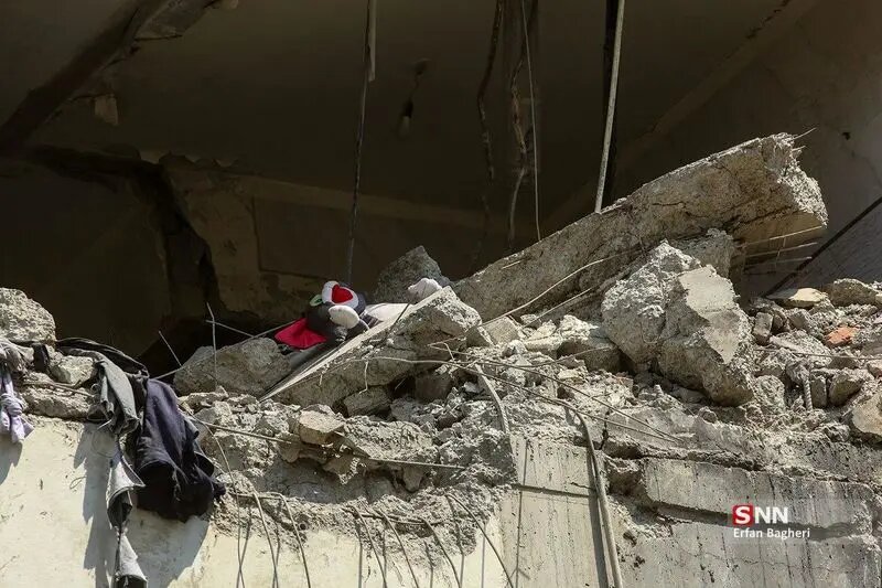 روایت امدادگر هلالاحمر از ساختمان شهید چمران/ بسیاری از شهدا کودکان 10-12 ساله بودند/ پیکر بیجان دخترکی را بعد از دو روز پیدا کردیم