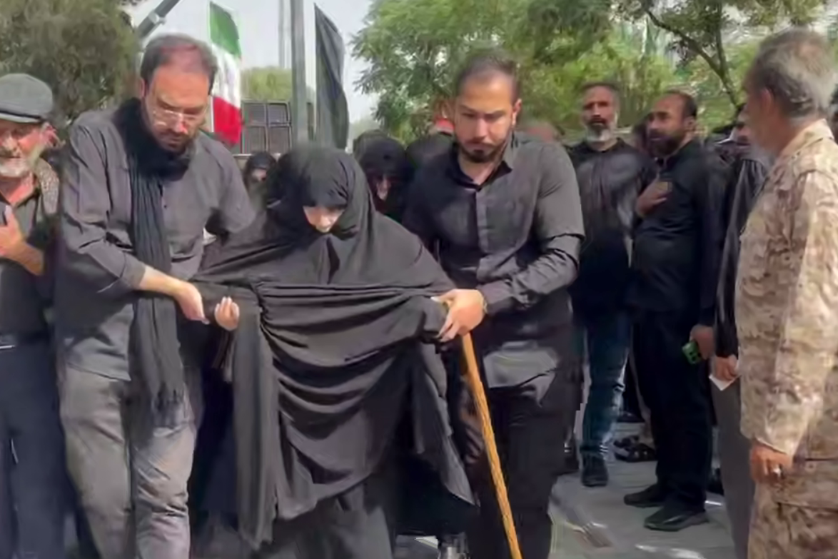 حضور مادر شهیدان باقری در گلزار شهدا +عکس