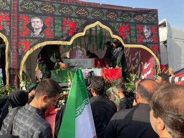 تصویری از آرامگاه خانودگی شهید محمد باقری / پدر و مادر و دختر در یک مزار