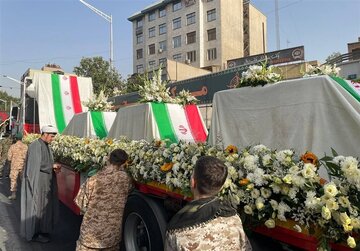 حضور پزشکیان در مراسم تشییع پیکر شهدای حمله اسرائیل + عکس