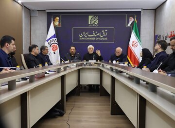 عارف: برنامه اقتصادی دوران جنگ را از ماههای ابتدایی دولت تهیه کرده بودیم / آمریکا به دنبال جدایی مردم ایران از حکومت است