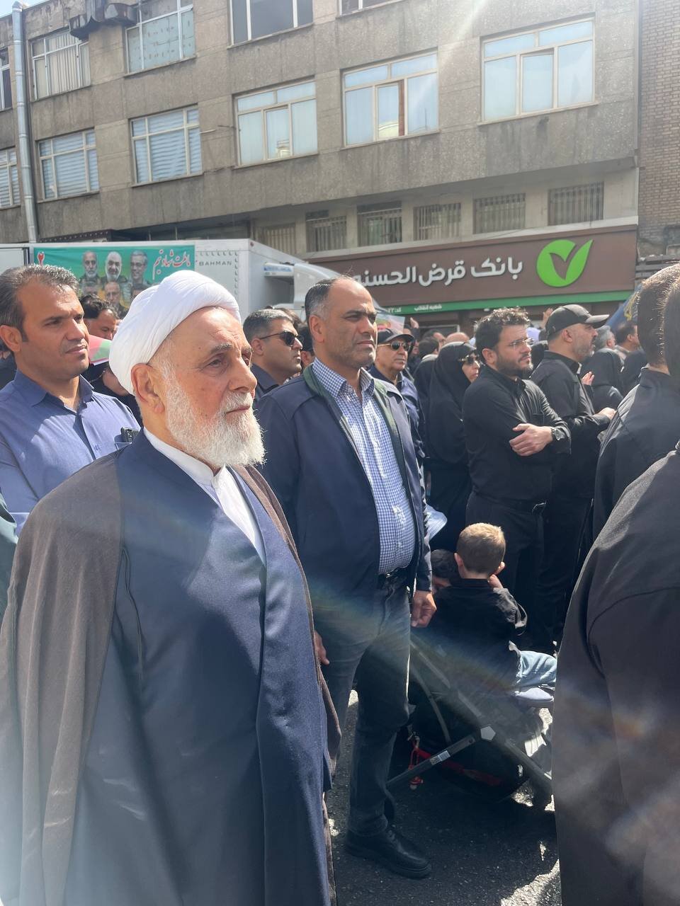 عکسی از حضور ناطق نوری در مراسم تشییع شهدای اقتدار 2