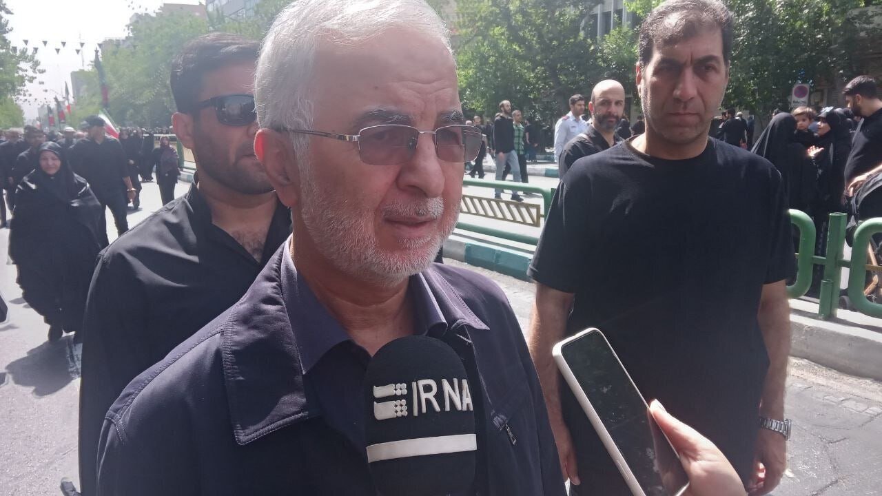 حضور وزیر کشور در مراسم تشییع شهدای حمله اسرائیل/ هوشیار و دست به ماشه آمادهایم