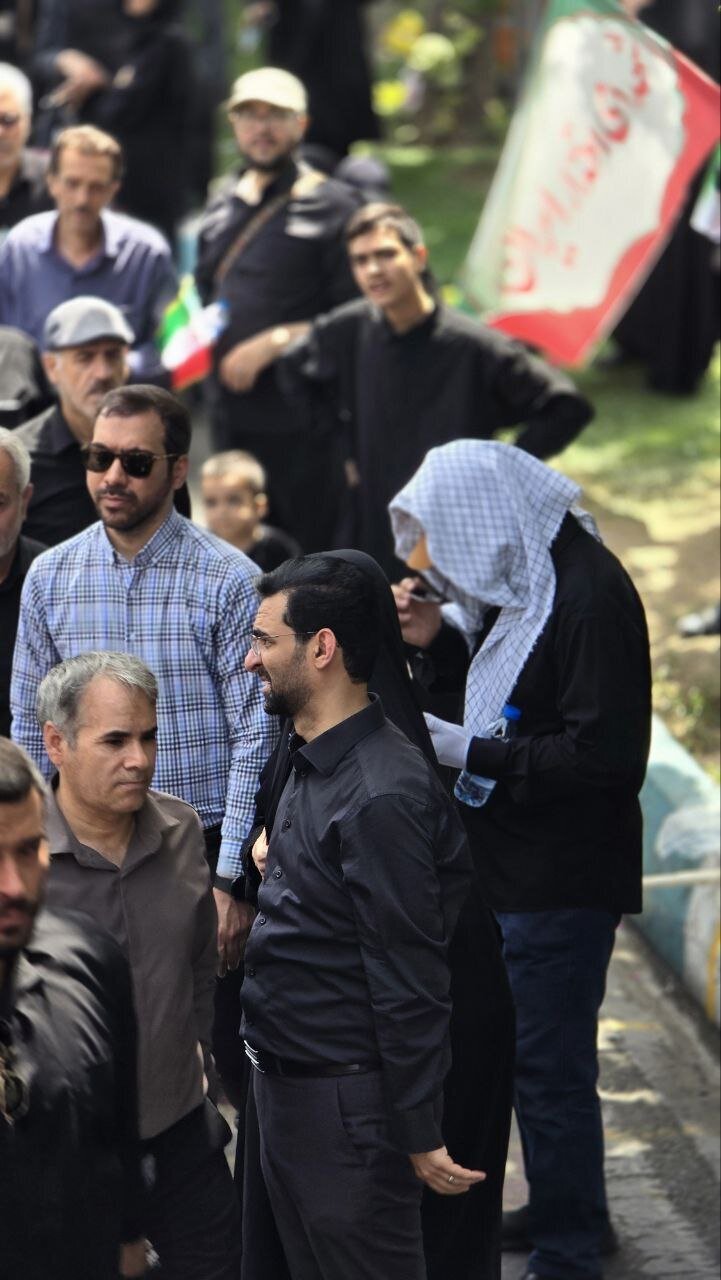 بدرقه باشکوه سرداران و دانشمندان شهید توسط مردم ایران/ سردار قاآنی و پزشکیان در میان مردم/ تابوت کودکان جلودار کاروان شهدا شد