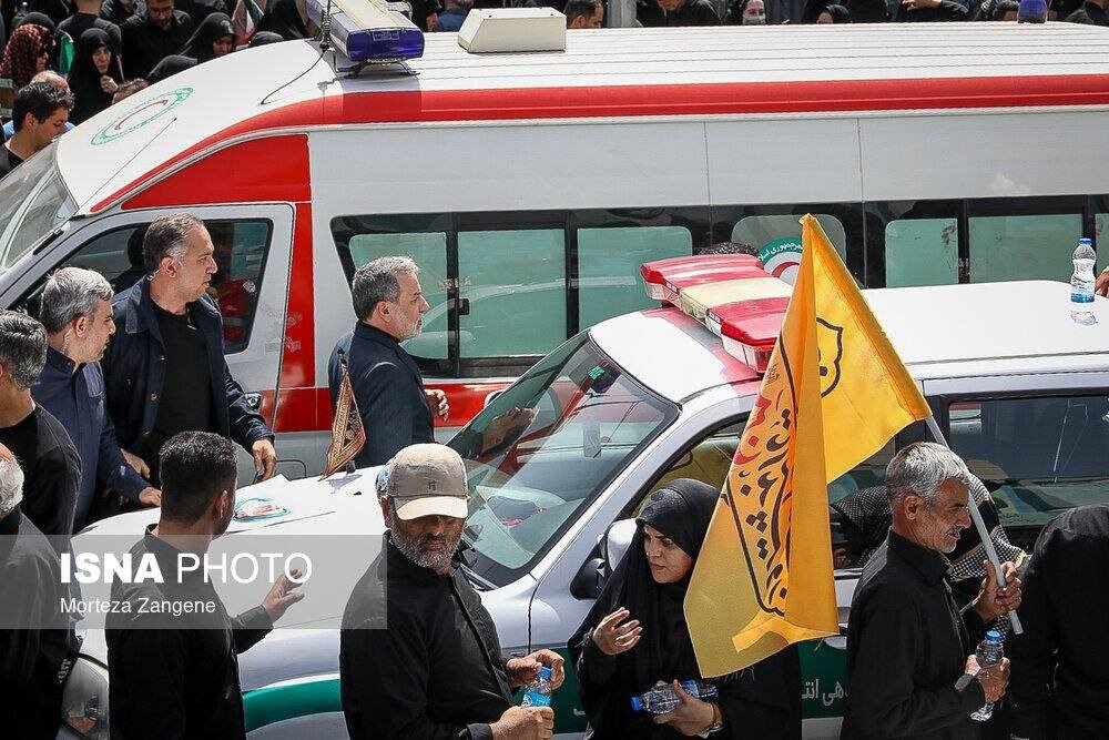 تصویری از حضور عراقچی در مراسم تشییع شهدای حمله اسرائیل