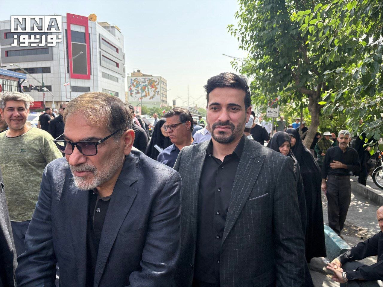 تصاویر دیگری از شمخانی در مراسم تشییع شهدای اقتدار