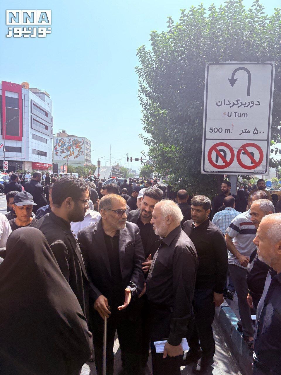 تصاویر دیگری از شمخانی در مراسم تشییع شهدای اقتدار