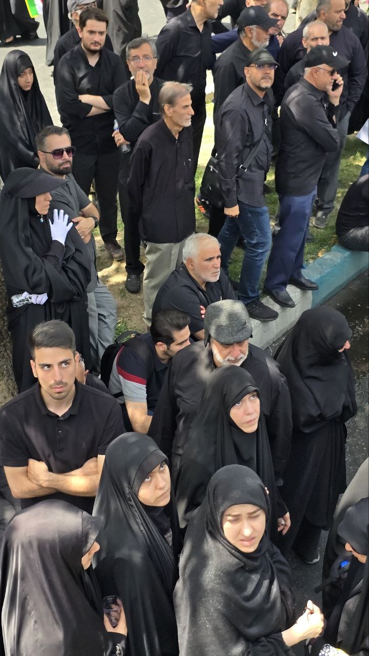 حضور وزرای اسبق نفت و راه و شهرسازی در آیین تشییع شهدای حمله اسرائیل به کشورمان/ حسامالدین آشنا هم بود