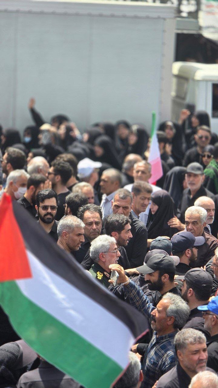 حضور سردار قاآنی در مراسم تشییع پیکر شهدای اقتدار