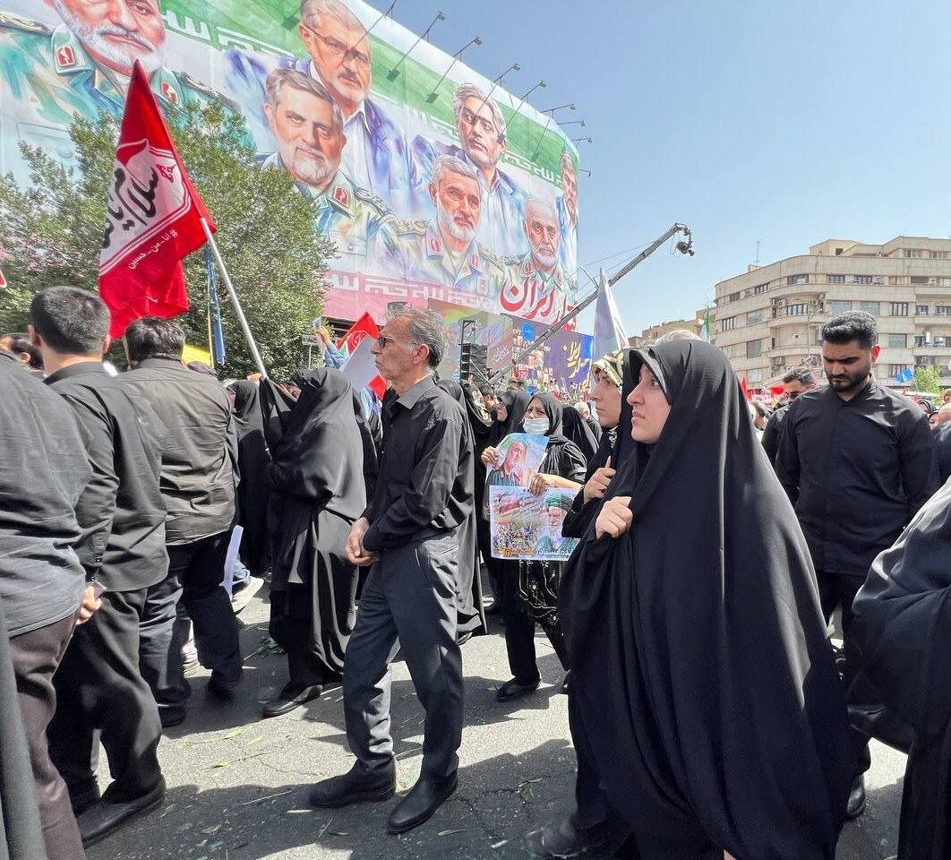 حضور وزیر اقتصاد و معاون رئیسجمهور در امور زنان و خانواده در مراسم تشییع شهدای اقتدار