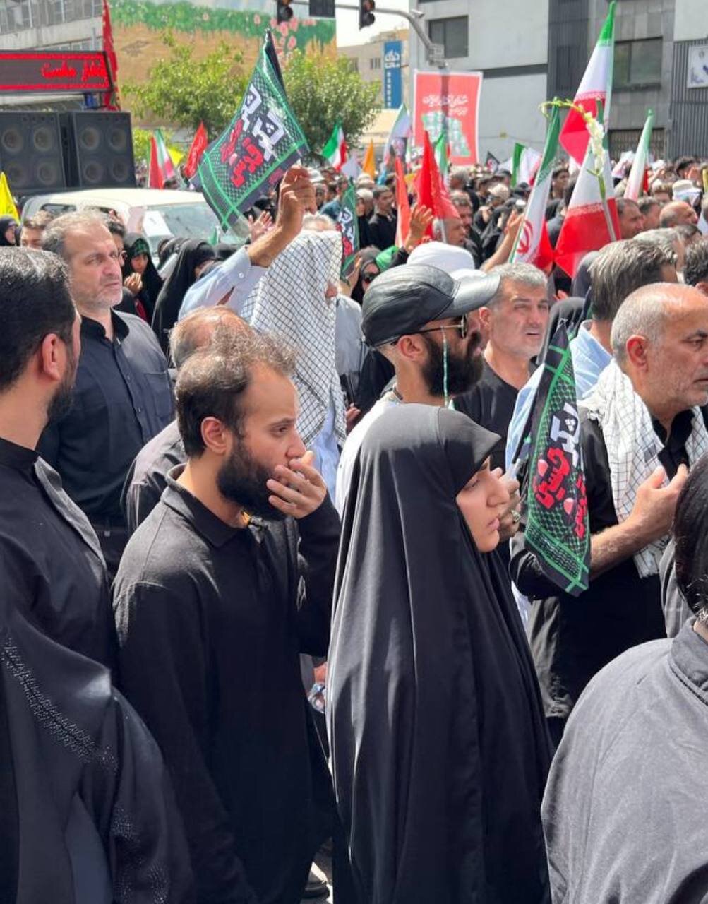 تصویری از فرزندان شهید سلیمانی در تشییع شهدای حملات اسرائیل