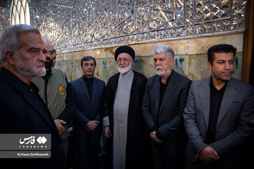 تصاویری از حضور مردمی در مراسم خاکسپاری شهید طهرانچی و همسرش