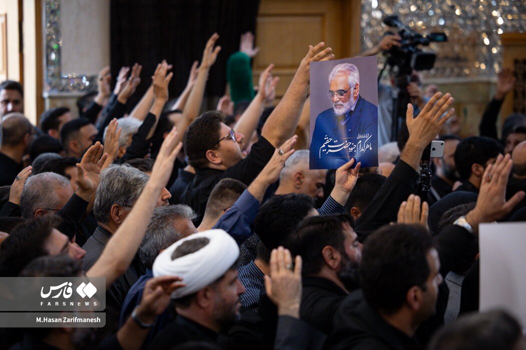 تصاویری از حضور مردمی در مراسم خاکسپاری شهید طهرانچی و همسرش