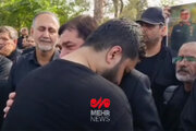 ببینید | فرزند شهید حاجی‌زاده در آغوش مخبر مشاور و دستیار مقام معظم رهبری