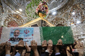 تصاویری از دختر شهید سلامی بر مزار پدرش/ سردار فدوی هم بود تصاویری از دختر شهید سلامی بر مزار پدرش/ سردار فدوی هم بود