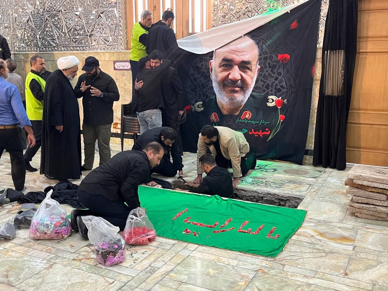 تصاویری از آماده سازی آرامگاه سردار شهید سلامی