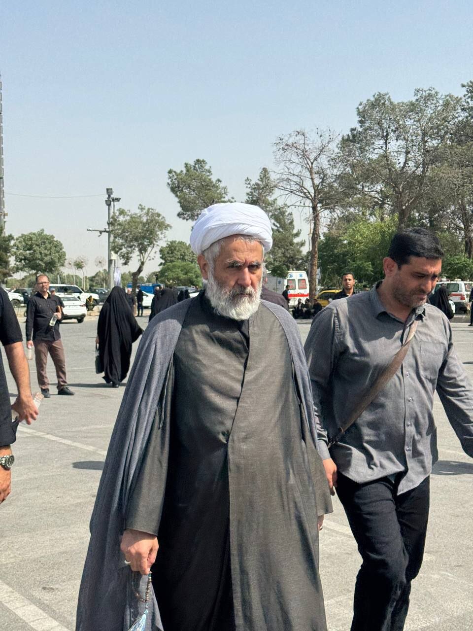 تصویری از حضور سردار قاآنی در مراسم تشییع شهید حاجی زاده / سردار فدوی و حسین طائب هم آمده بودند 5