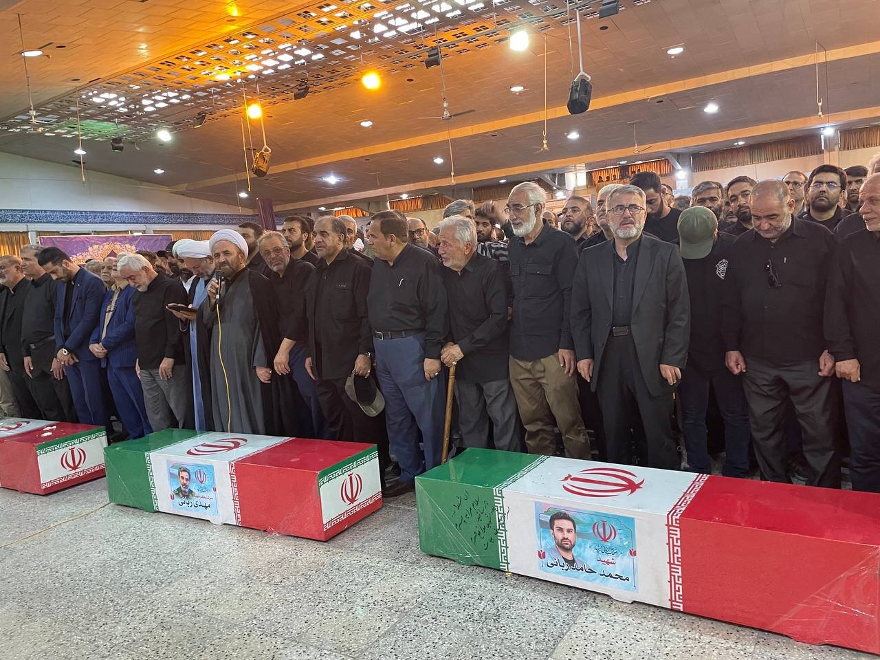 تصویری از آماده شدن مزار شهید علی شادمانی / اقامه شدن نماز بر پیکر شهید ربانی، همسر و فرزندش در حرم حضرت عبدالعظیم حسنی (ع) 3
