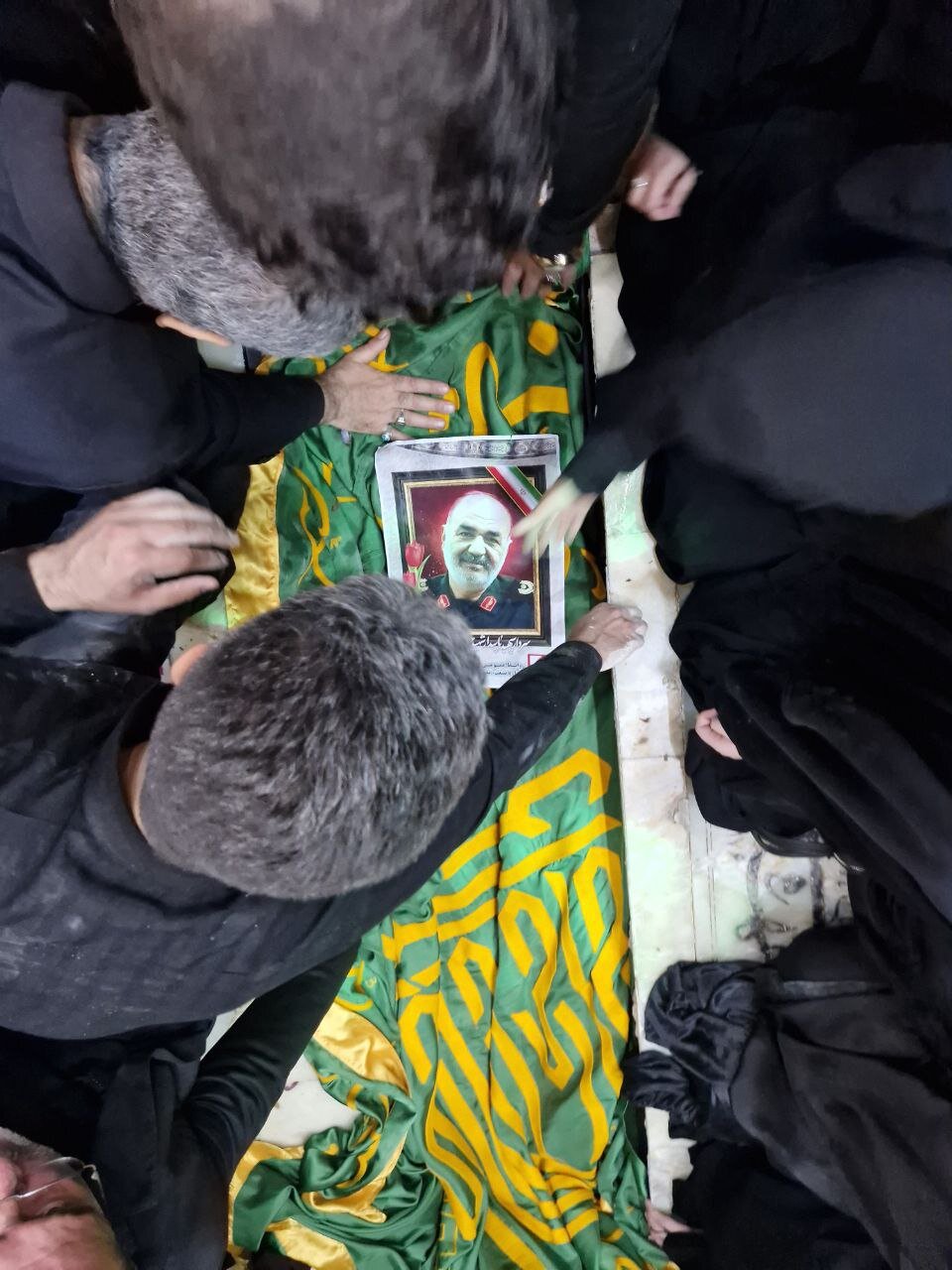 اولین عکس از محل دفن سپهبد سلامی