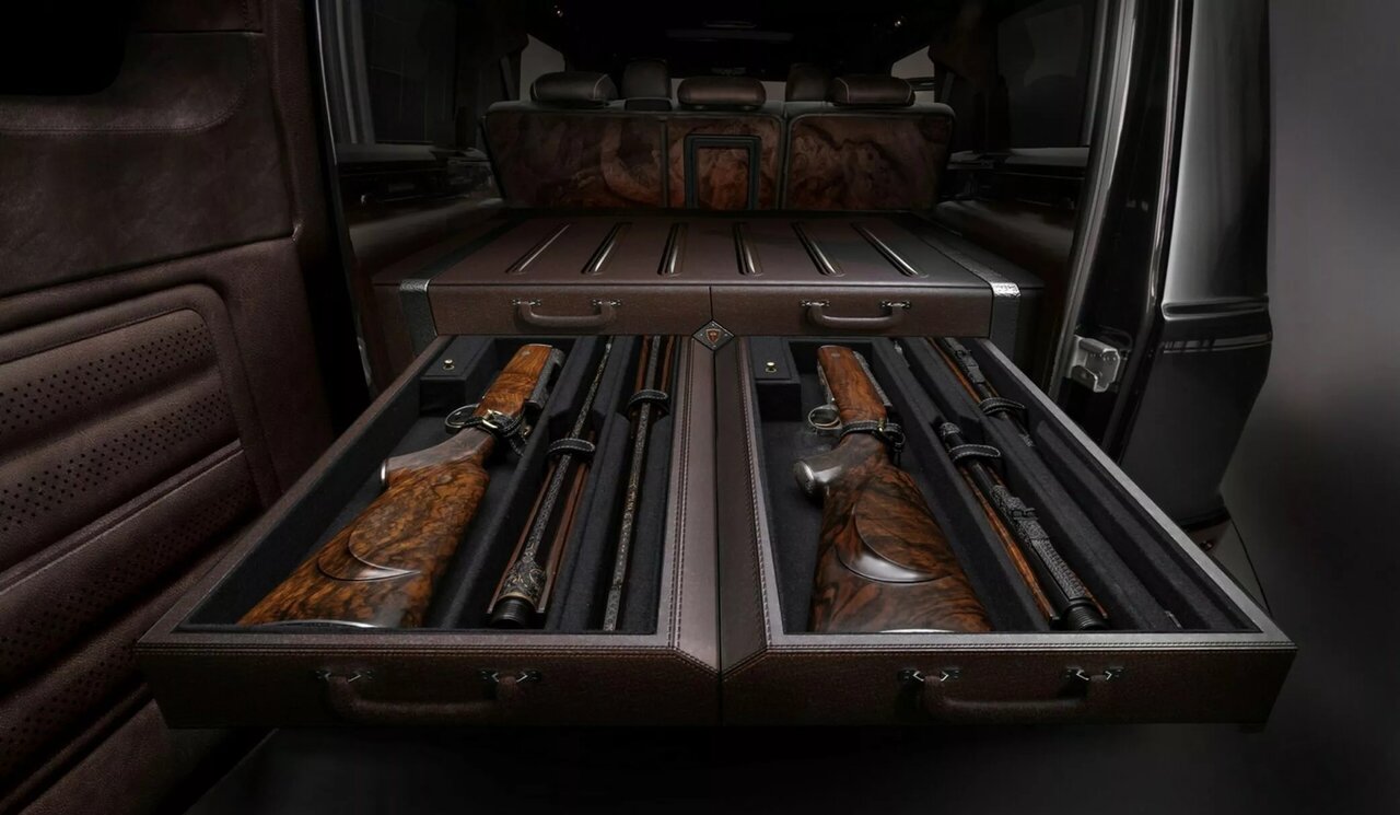 این مرسدس بنز محبوب با چهار تفنگ به فروش میرسد / عکس