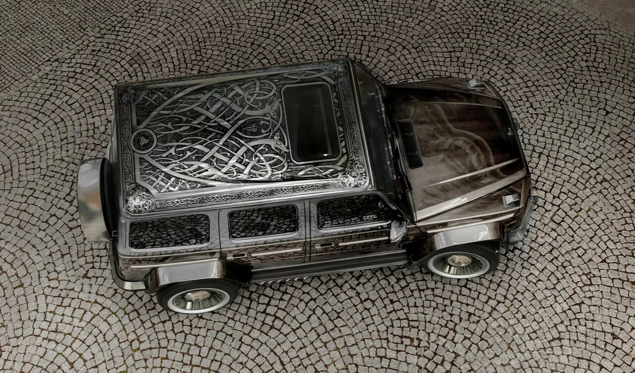 این مرسدس بنز محبوب با چهار تفنگ به فروش میرسد / عکس