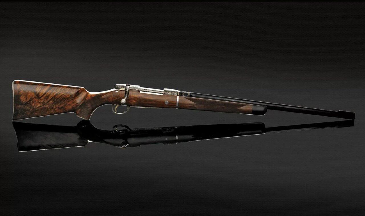 این مرسدس بنز محبوب با چهار تفنگ به فروش میرسد / عکس