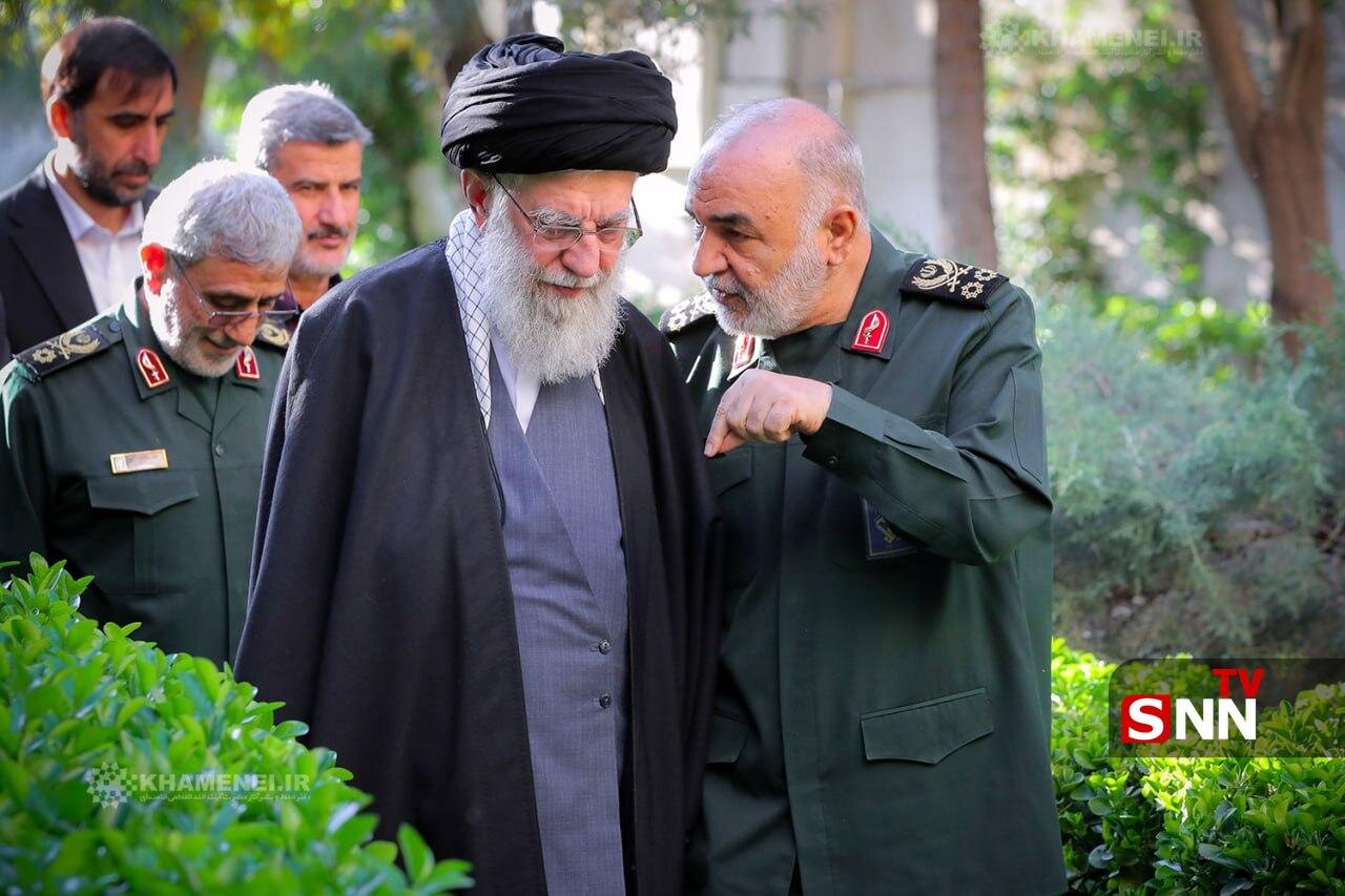 تصویری از شهید سلامی در کنار رهبر انقلاب 2
