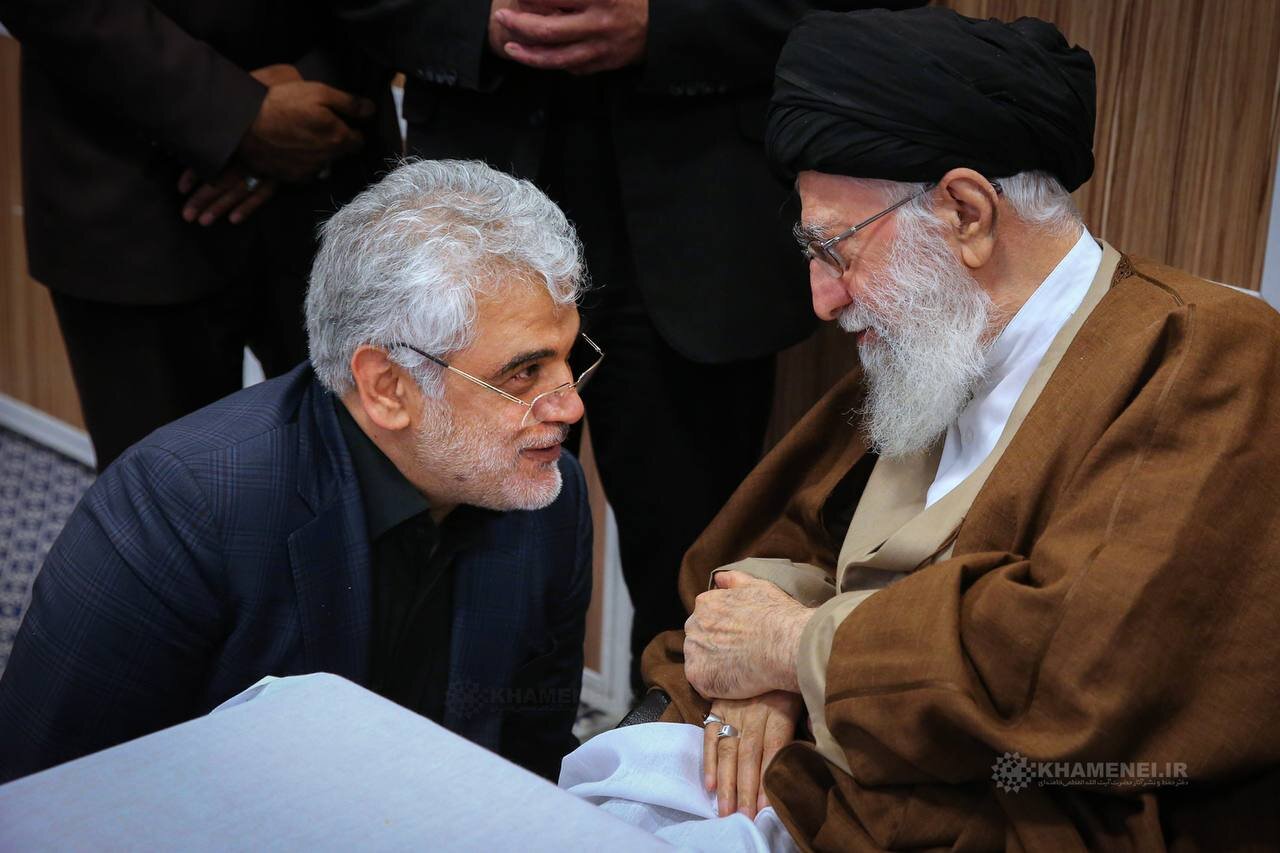 تصویری از گفت‌وگوی شهید محمدمهدی طهرانچی با رهبر انقلاب