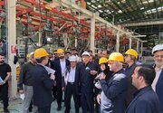 بازدید استاندار لرستان از کارخانه خودروسازی بروجرد که هدف حمله رژیم صهیونیستی بود