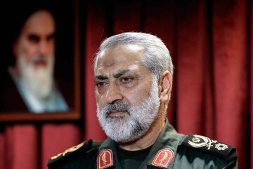 سردار شکارچی: لیبرال‌ها و سکولارهای خائن امروز طلبکار بسیجیان هستند / جای تاسف است که فردی وطن فروش و دین فروش بگوید که تسلیم آمریکا شویم