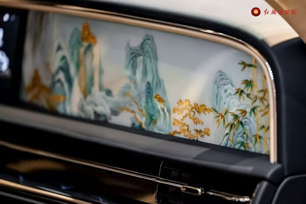 خودروی ۱٫۵ میلیون دلاری چینی در امارات / عکس