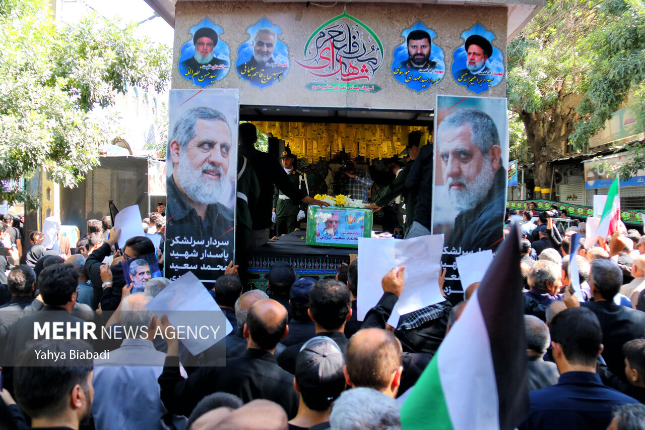 تصاویری از استقبال مردم از پیکر شهید «حاج رمضان»