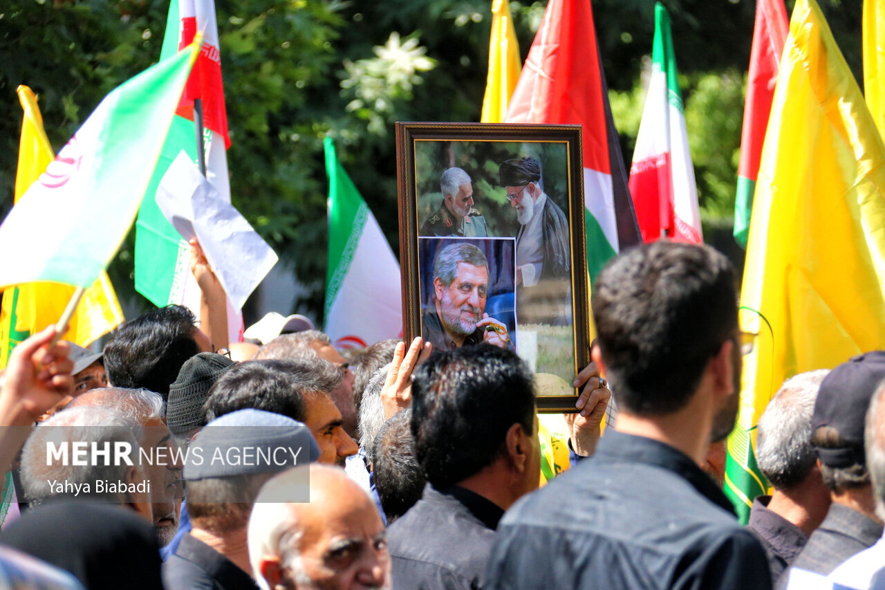 تصاویری از استقبال مردم از پیکر شهید «حاج رمضان»