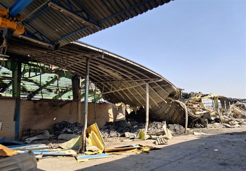 بازدید استاندار لرستان از کارخانه خودروسازی بروجرد که هدف حمله رژیم صهیونیستی بود