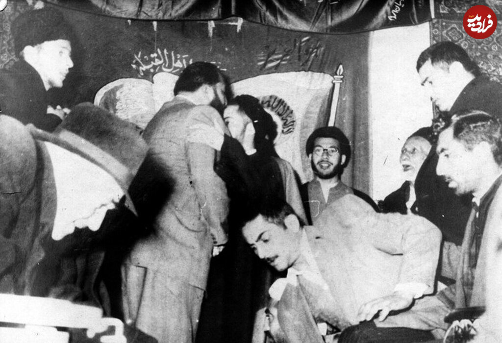 عکس/ شعبان بیمخ در حال روبوسی با نوابصفوی