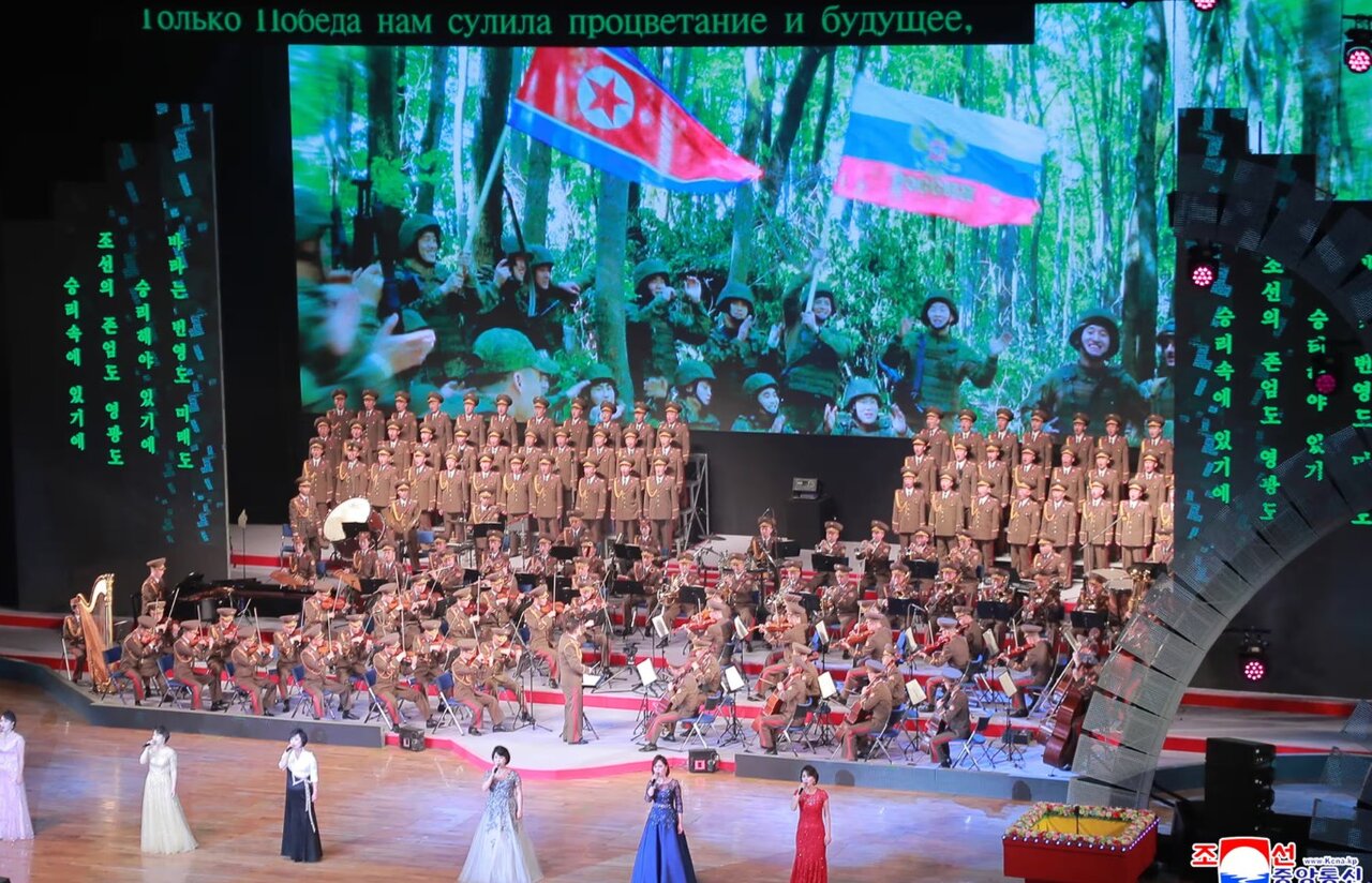 گاردین: یک اقدام نادر از رهبر کره شمالی/عکس