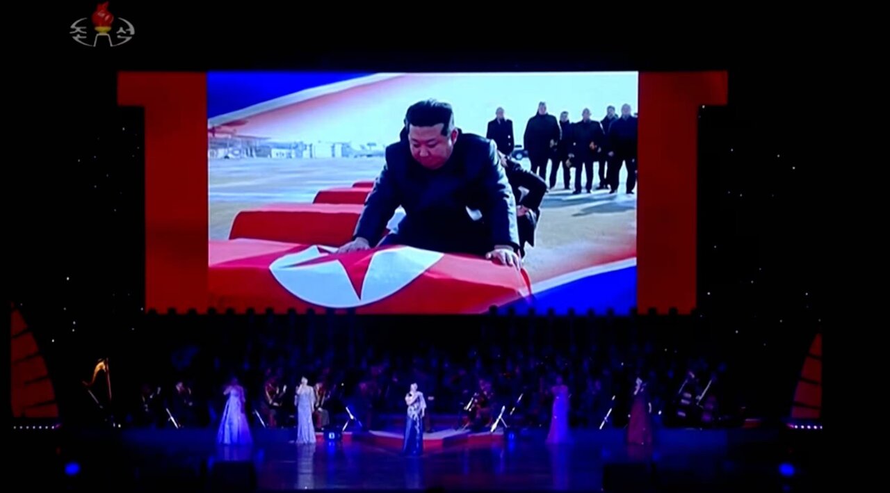 گاردین: یک اقدام نادر از رهبر کره شمالی/عکس